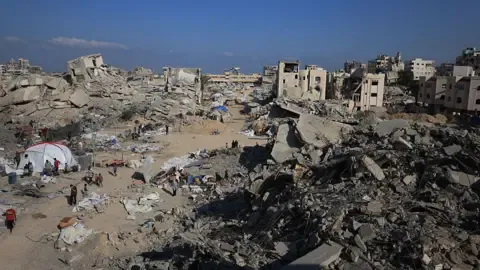 Israeli Armored Vehicles Advance into Major Gazan Civilian Area