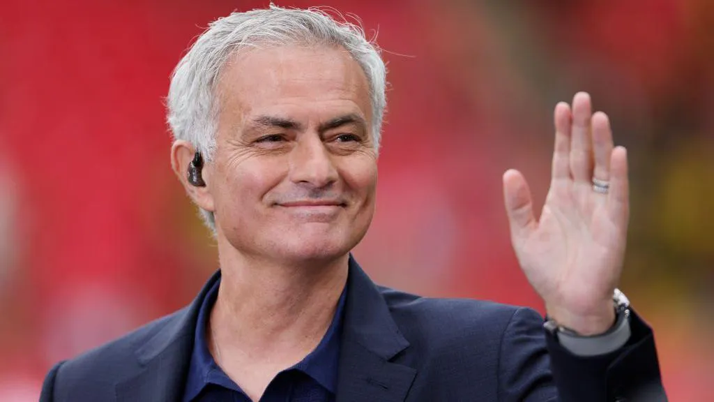 Which person would say no to this Portuguese giant? - The Special One touches down for negotiations